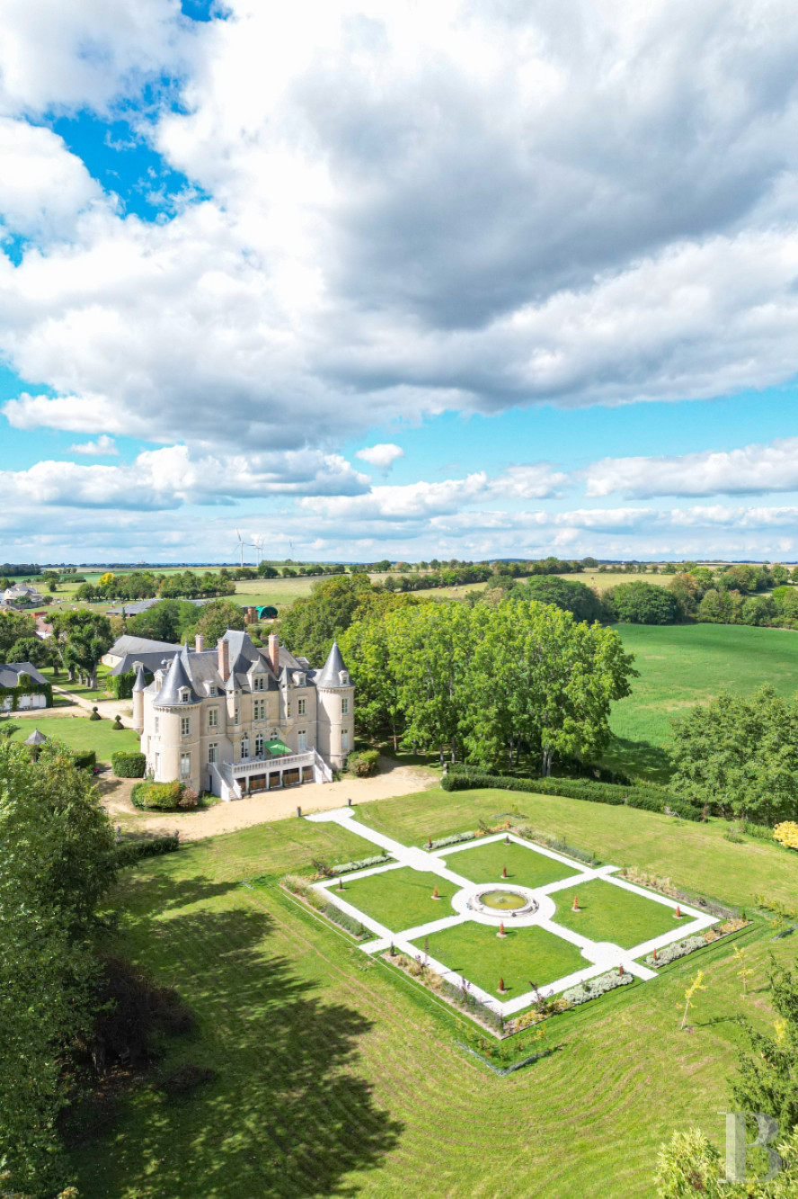 Dans la Sarthe, à l’est du Mans, un château du 19e siècle d’inspiration Renaissance dans son parc de onze hectares - photo  n°7